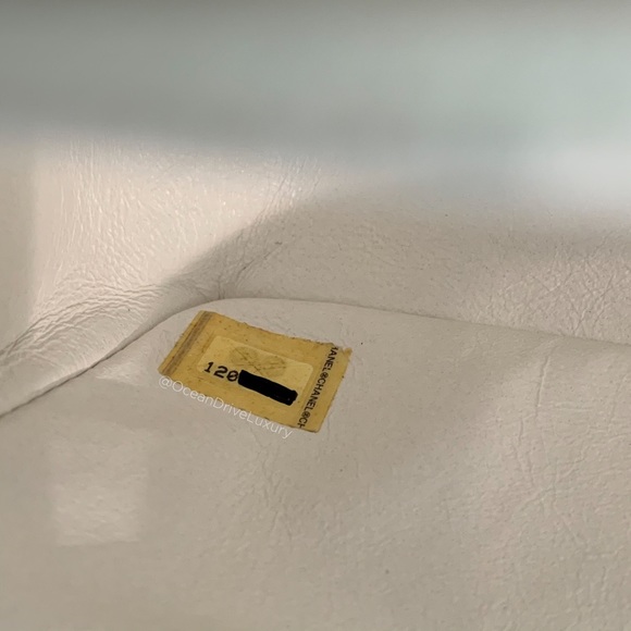 AUTHENTIC CHANEL Medium Flap White Caviar Silver - Picture 13 of 16